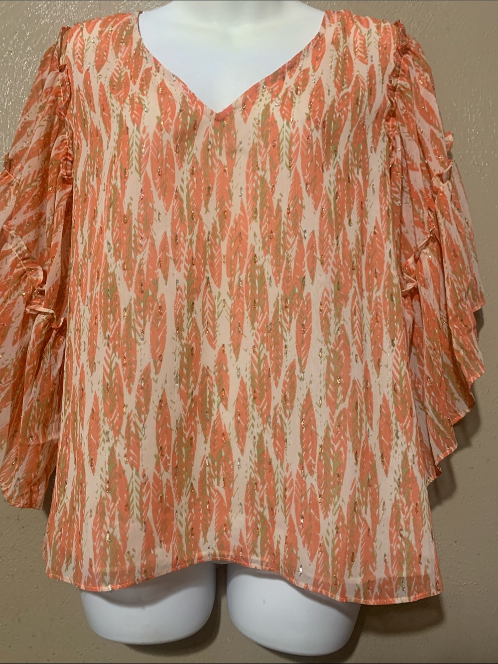 Miss Me size M Peach Gold Patterned V-Neck Metallic Top Ruffle Sleeves NWT